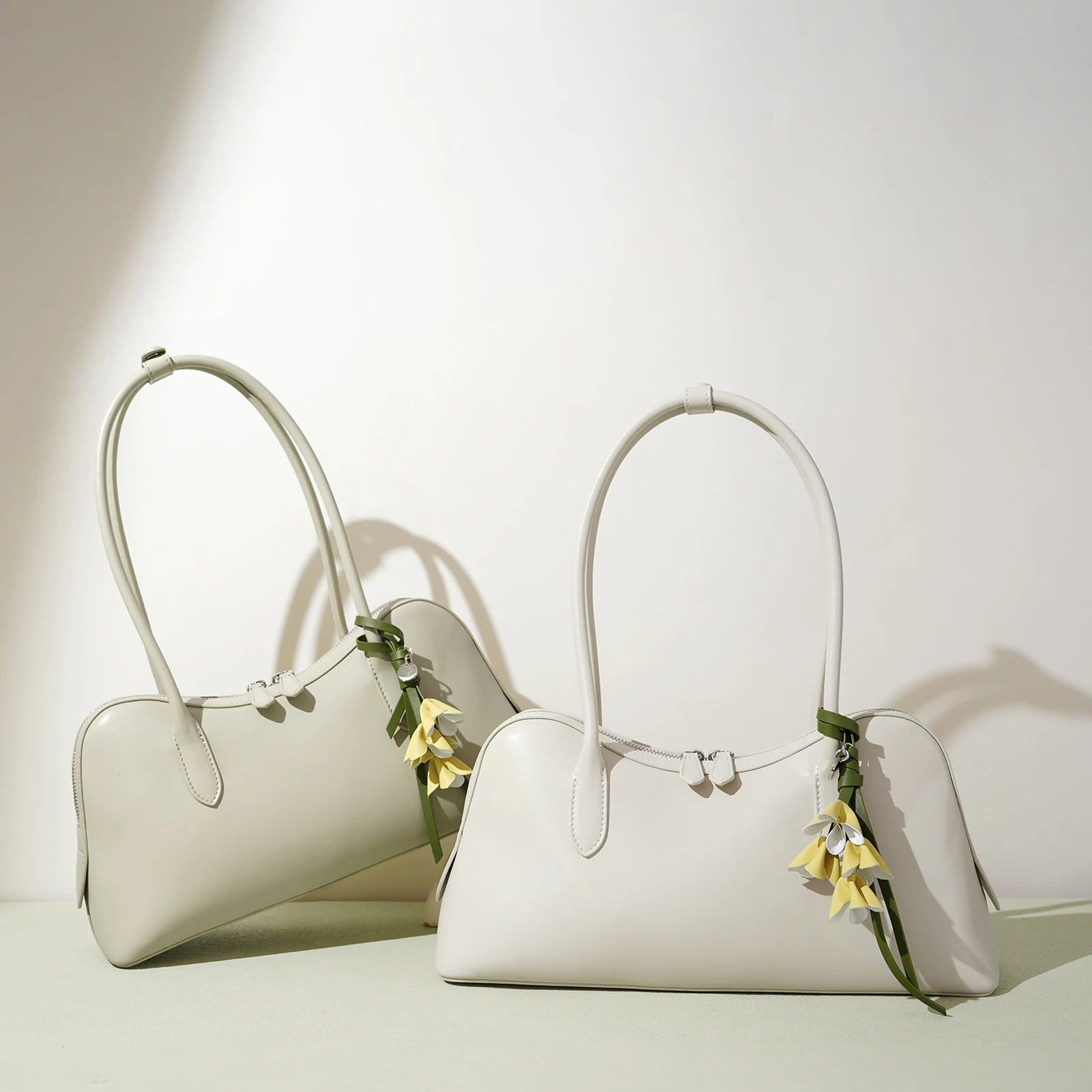 

2025 New Minimalist Split Leather Shoulder Bag Large Capacity Tote Work Commuting Casual Crossbody Handbag Floral Bud Charm