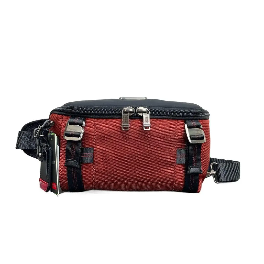 حقيبة حبال الصدر الحضرية للرجال، مصنوعة من النايلون الباليستي المتين، مقاومة للماء وخفيفة الوزن للأساسيات اليومية.