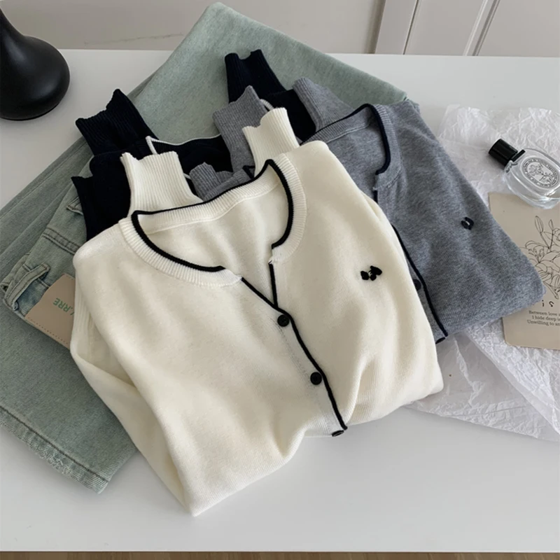 

French Retro Contrasting Color Knitted Cardigan Women Autumn Fashion Dog Appliques Knitwear Soft All-match Sweater Jacket