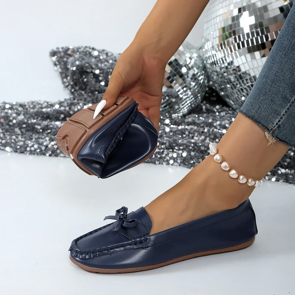 المرأة حذاء مسطح غير رسمي جديد الصيف جولة تو الانزلاق على أحذية مشي للنساء في الهواء الطلق حجم كبير فراشة عقدة المرأة المتسكعون