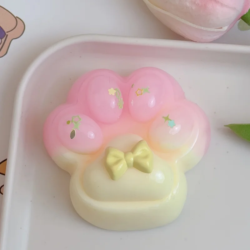 Dopamin-Macaron-Serie, Kunstharz-Ton-Katzenpfoten-Quetschspielzeug mit Blumenschleifen – Pastellfarben (Lavendel, Gelb, Rosa, Blau, Weiß) f