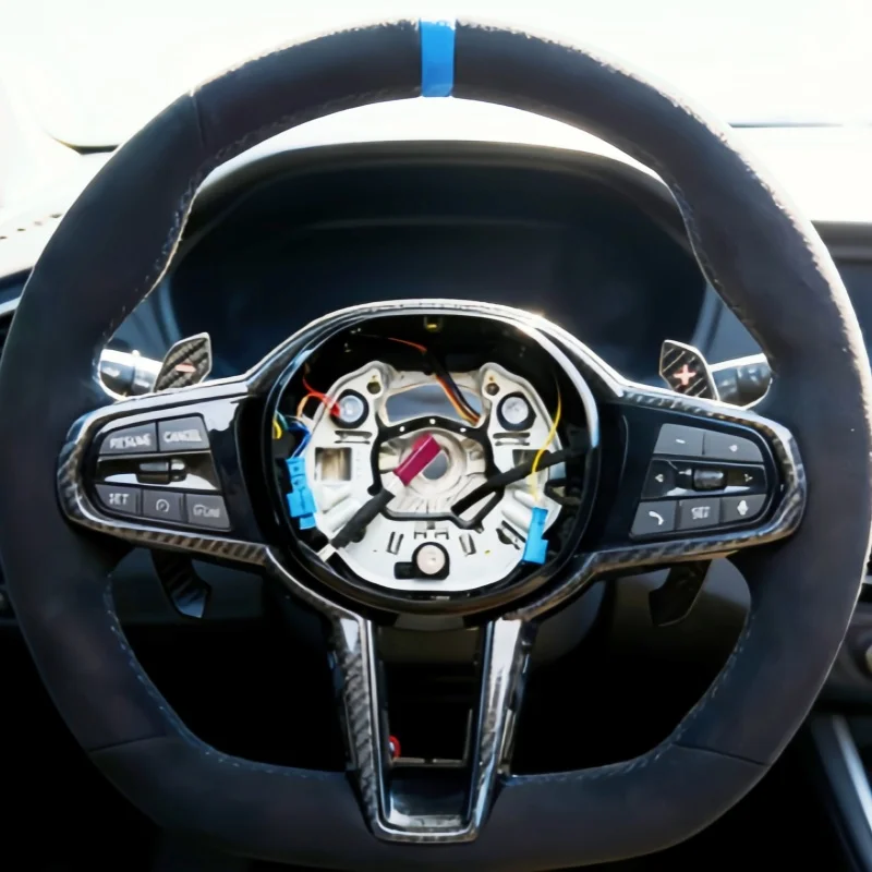 

Индивидуальный руль из карбона и кожи для BMW X5 G05 G20 G22 G30 M2 M3 G80 M4 G82 G42 M5 F90 F80 F82 G01