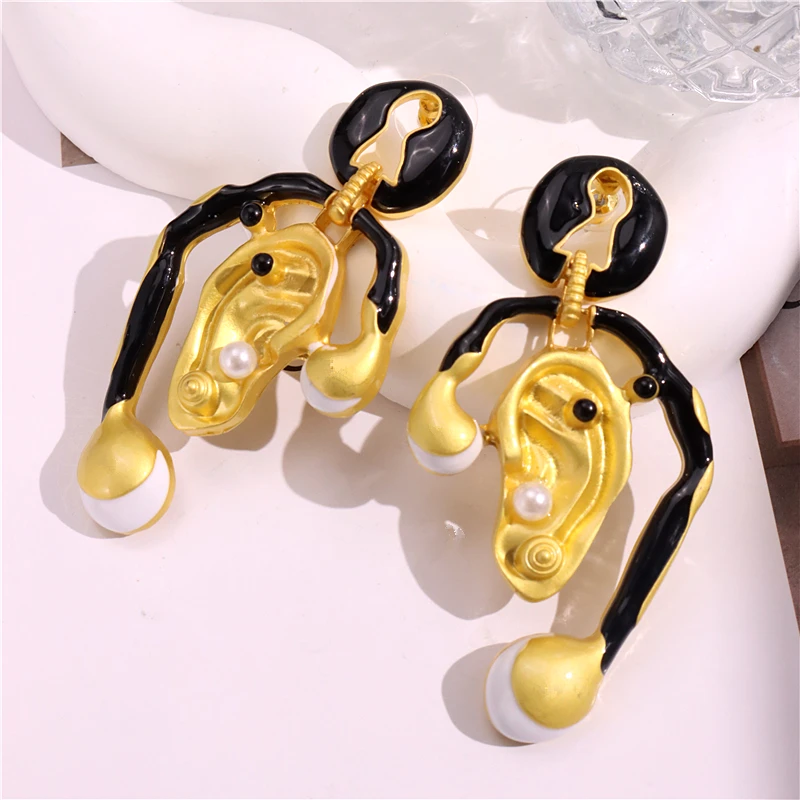 HUANZHI Black Enamel Ear Shape Drop Earring Drip Glaze Exaggerated Chunky Party Vintage Jewelry for Women 2024 New