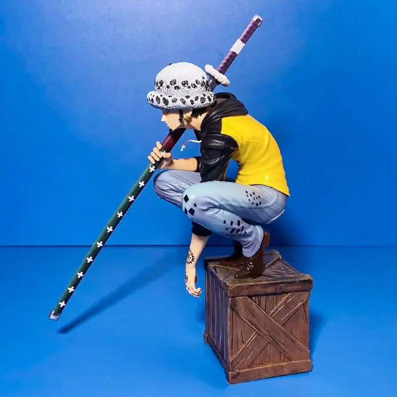 16Cm One Piece Anime Figurka Trafalgar Law Squatting Pvc Action Figures Model Desktop Computer Case Ornament for Fans Toy Gifts