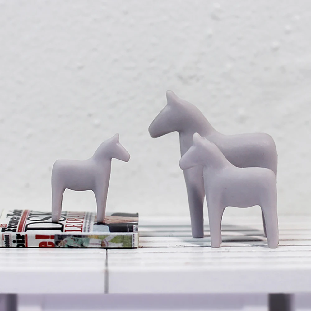 3Pcs 1/12 Dollhouse Accessories Miniature Resin Horse Set Mini Animal Model Doll House Decoration OB11