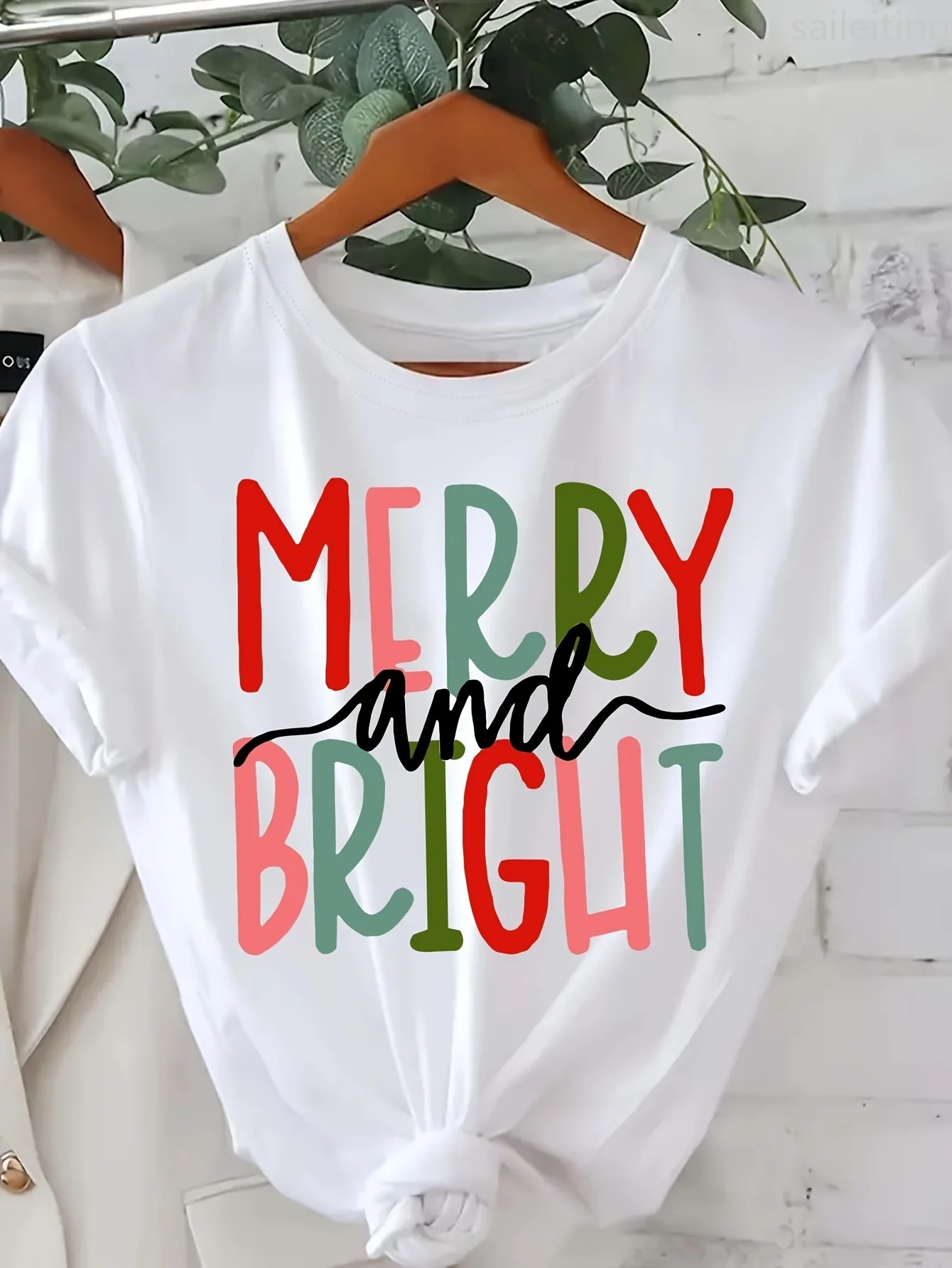 

Women's Merry and Letter T-Shirt Sleeve Crew Neck Casual with Red Green Holiday Design Aesthetic Clothes
