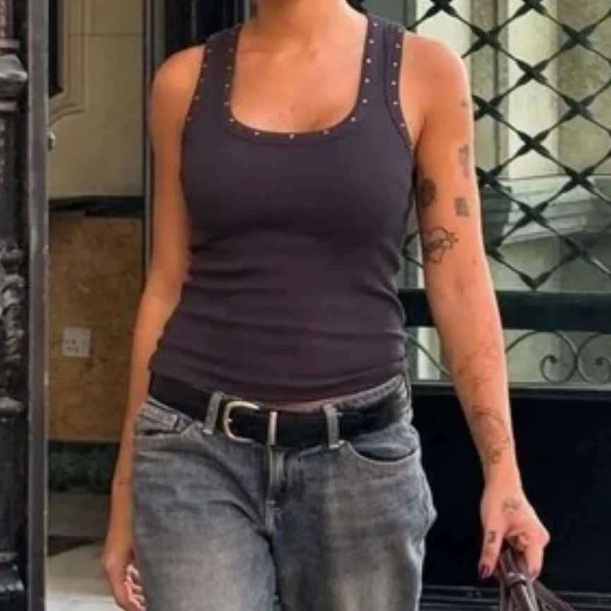 2026 Women Rivet Studded Crop Tank Tops Casual Summer Racerback Sleeveless Shirt Basic Vest Aesthetic Clothes for Streetwear