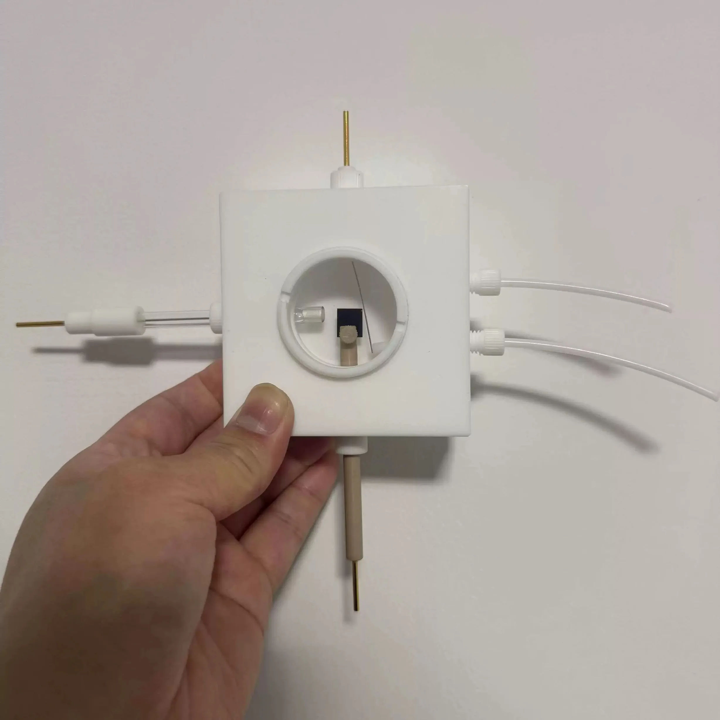 Célula eletrolítica de PTFE de célula eletrolítica Raman embutida de 10ml com tipo de clipe de eletrodo de janela de luz de quartzo de 37mm pode ser personalizada