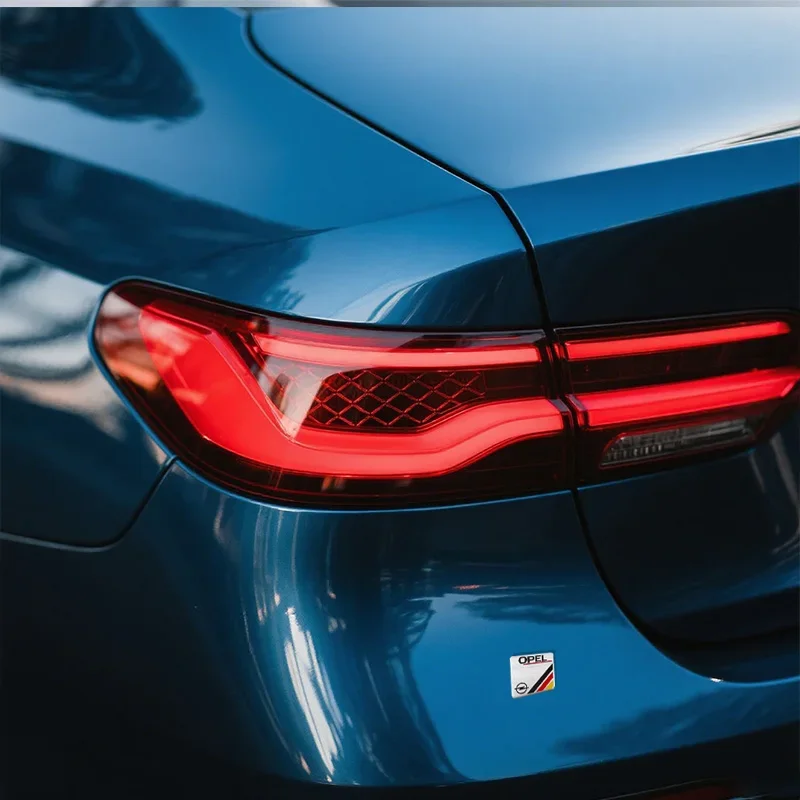 يمكن لصق ملصقات قطع غيار السيارات المصنوعة من الألومنيوم على جسم السيارة لأوبل أسترا j إنسيجنيا أسترا ج كورسا زافيرا بي فيفارو ميريفا