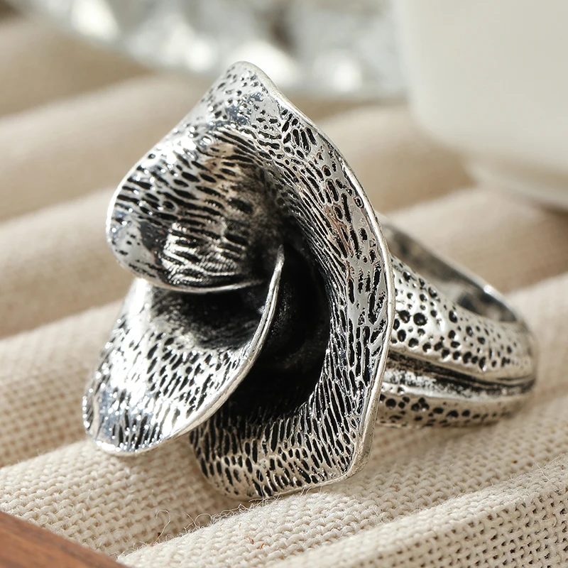 Ästhetischer Minimalistischer Lotus-Ring für Damen, Handgefertigt, Elegant, Persönlich, für Bankette und Jahrestage, Einzigartiger Schmuck, Accessoires, Kunsthandwerk – Detail 6