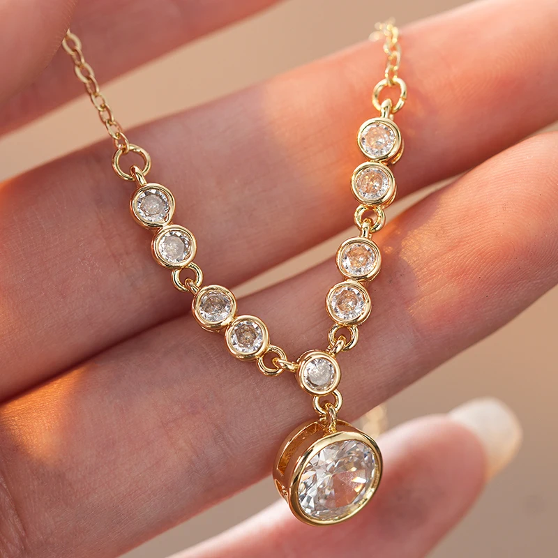Huitan Luxuriöse goldfarbene Damen-Halskette, moderner Schmuck, modische Anhänger-Halskette für Party, Alltag, zarte Accessoires – Detail 6