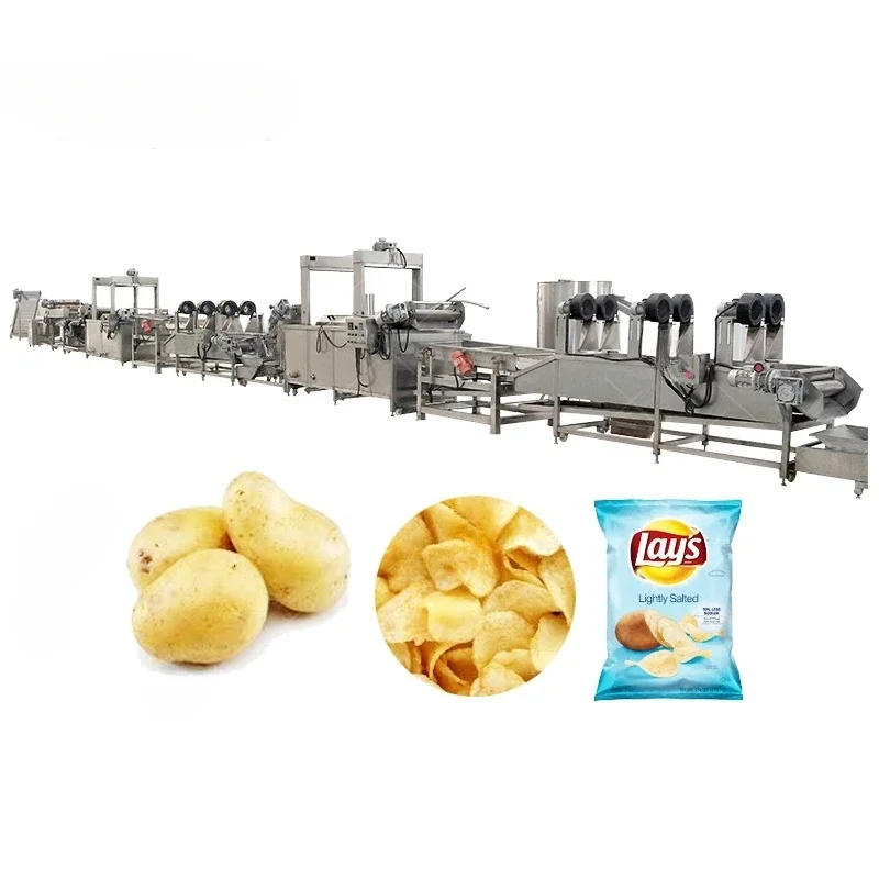 La línea de producción automática de patatas fritas a precio de fábrica pone en la máquina para hacer patatas fritas