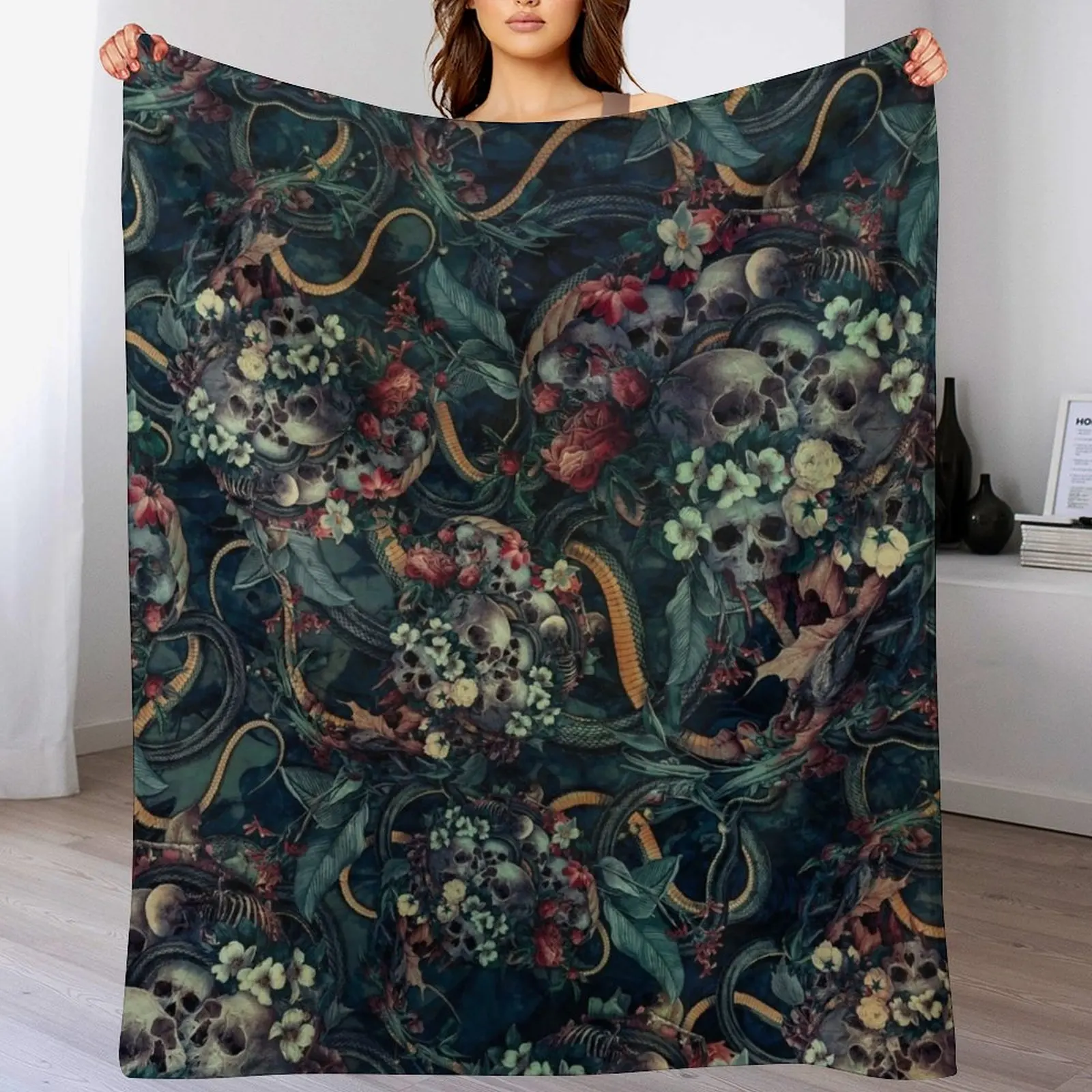 Skulls and Snakes Throw Blanket Bed Fashionable Sleeping Bag Blankets