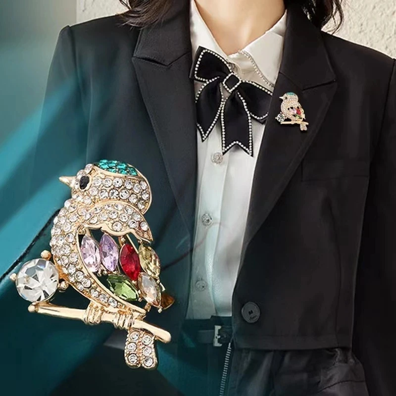 Fashion Rhinestone Bird Brooches Classic Zircon Animal Lapel Pins For Women Friend Gift Clothing Accesssories Badges Corsage