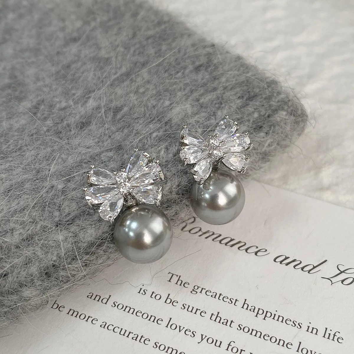 Gray Pearl Bow Zircon Earrings Fashionable Exquisite High-end Daily Mosquito Repellent Disc Ear Clip Celebrity Style 2023 New