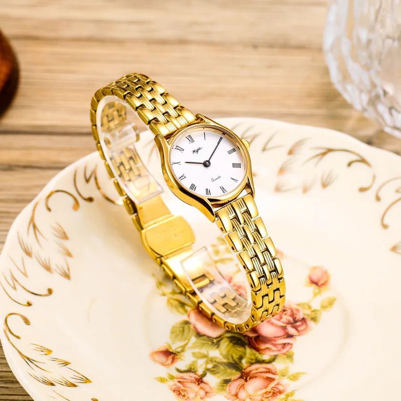 ساعة يد نسائية أنيقة طراز عتيق كلاسيكي بسوار فولاذي بسيط صغير ساعة ذهبية اختيار راقي هدية مثالية للنساء. #1