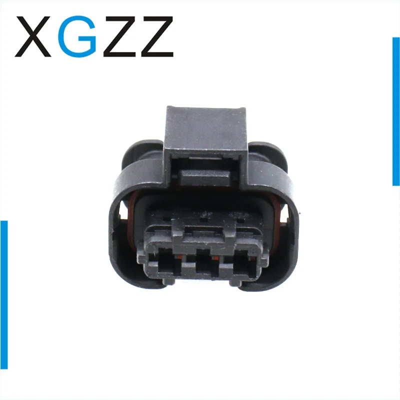 805-299-501 is suitable for Mercedes Benz camshaft position sensor plug harness connector 3-core A0245457826