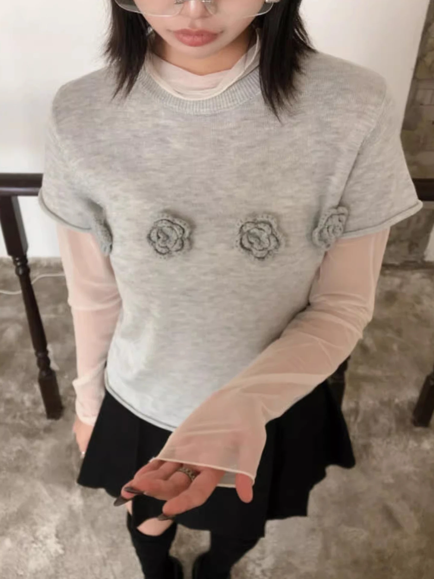 

Chic Spring New round Ne ort Sve Knitted Top Women's Faionable Polyester Fiber Embroidered Flower Decoration