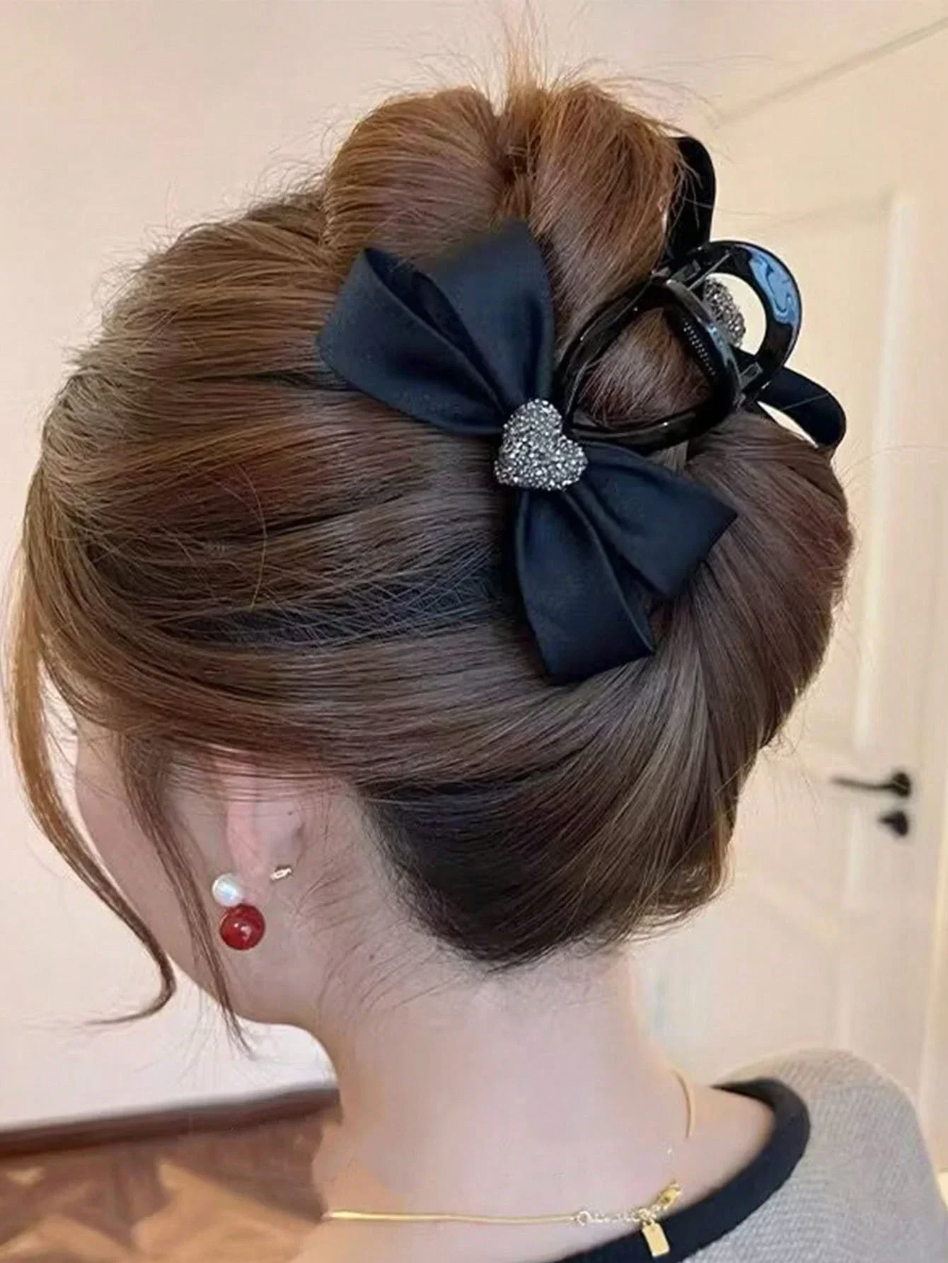 

Элегантная заколка для волос с бантом в форме сердца и стразами для женщин, для повседневной носки и вечеринок