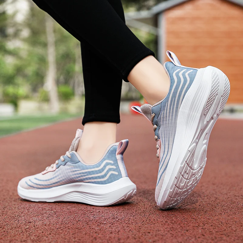 2024 new flying woven breathable sports casual women's shoes for middle school students ultra-light fashion light running shoes