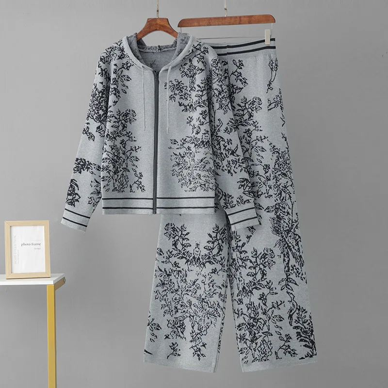 

Женский весенне-осенний жаккардовый дизайн, комплект из двух предметов, вязаный топ на молнии с капюшоном для отдыха, трикотаж с высокой талией, широкие брюки, наряд