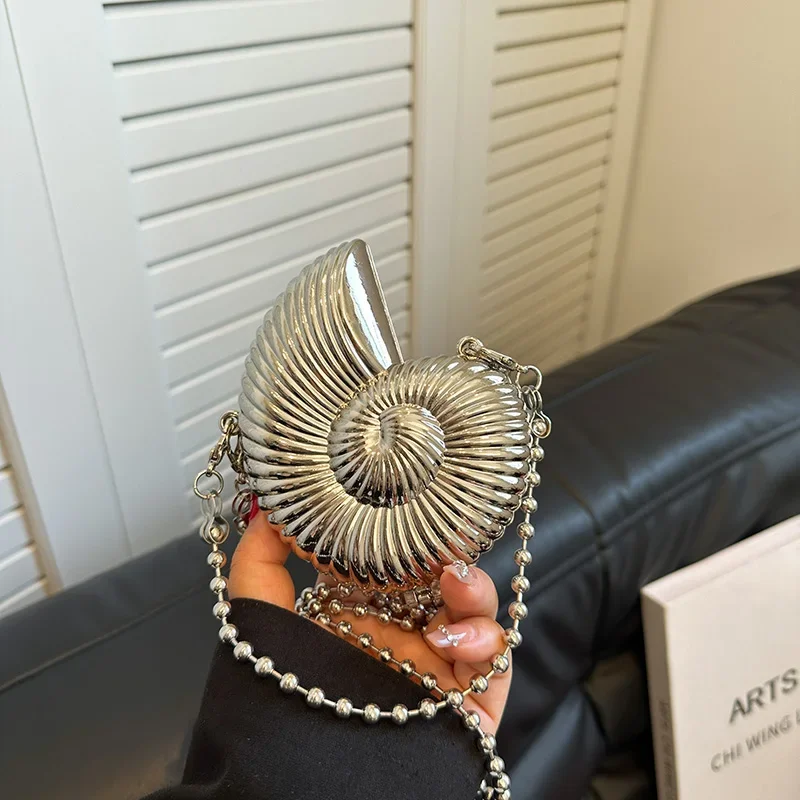 Simple Conch Dinner Bag Women\'s Shoulder Messenger Crossbody Bag Fun Personality Metal Chain Clutch Acrylic Shell Phone Bags Hot