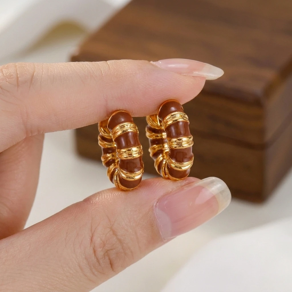 Elegante schwarze Emaille-Creolen für Damen – Trendige geometrische Bambusknoten-Kreisohrringe – Ästhetischer Partyschmuck als Geschenk – Detail 4