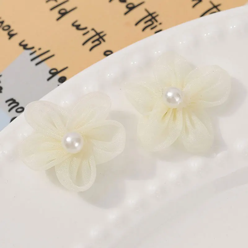 

100PCS Pearl Yarn Flower Appliques DIY Bridal Clothing Decor Crafts Fake Flowers with Artificial Pearl Patches Sewing Supplies