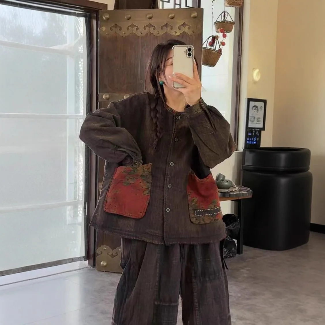 

2025 Новое хлопковое пальто в стиле ретро со свободными карманами и сращиванием в стиле ретро