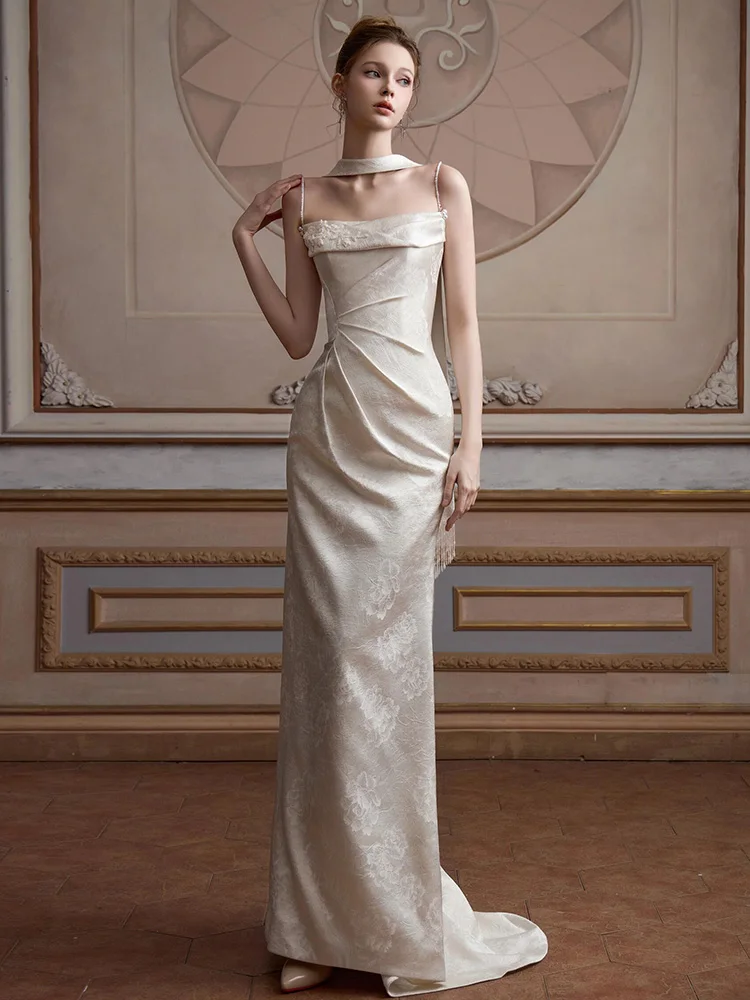 

New Chinese Style Morning Robe Women's Engagement Dinner Dress Design Sensation Luxury Small Audience Strap Wedding Dress