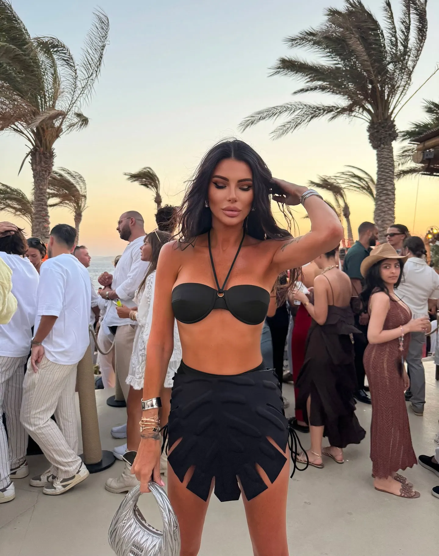 

Модный комплект из юбки и бикини для женщин, 3 предмета, купальник 2026 года, новый сексуальный купальник-халтер, женский бикини, пляжная одежда для вечеринок