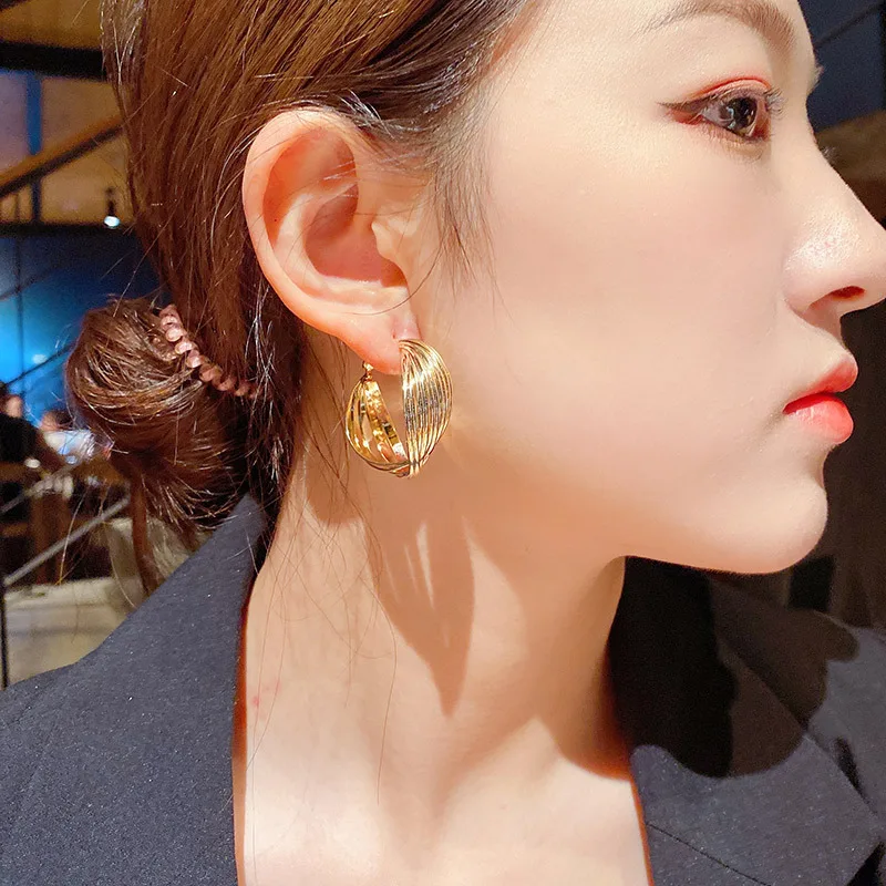 

S925 silver needle Bend the earrings Real gold plating Exaggerated earring New women's fashion earrings