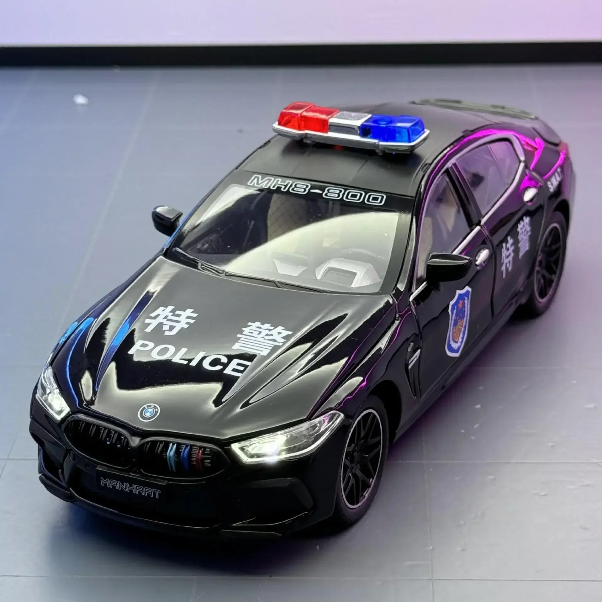 Simulation 1:24 BMW M8 Police Alloy Car Diecast Metal Model Sound & Light Pull Back Toy Computer Desktop Ornaments Display Gift