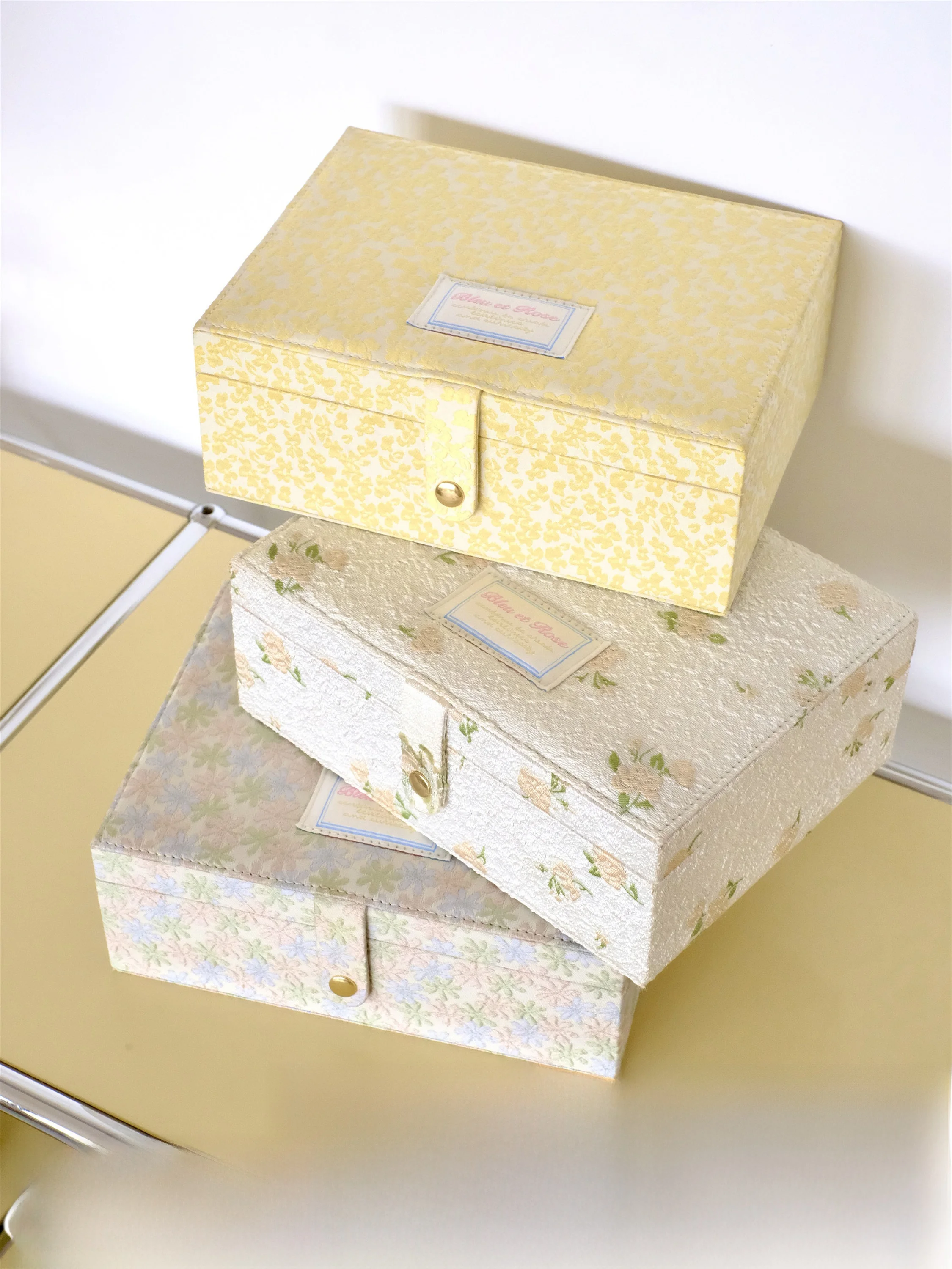 Bleu Et Rose Large Capacity Jewelry Storage Box Double Layer Embroidery Retro Style Organizer for Home Desktop Use