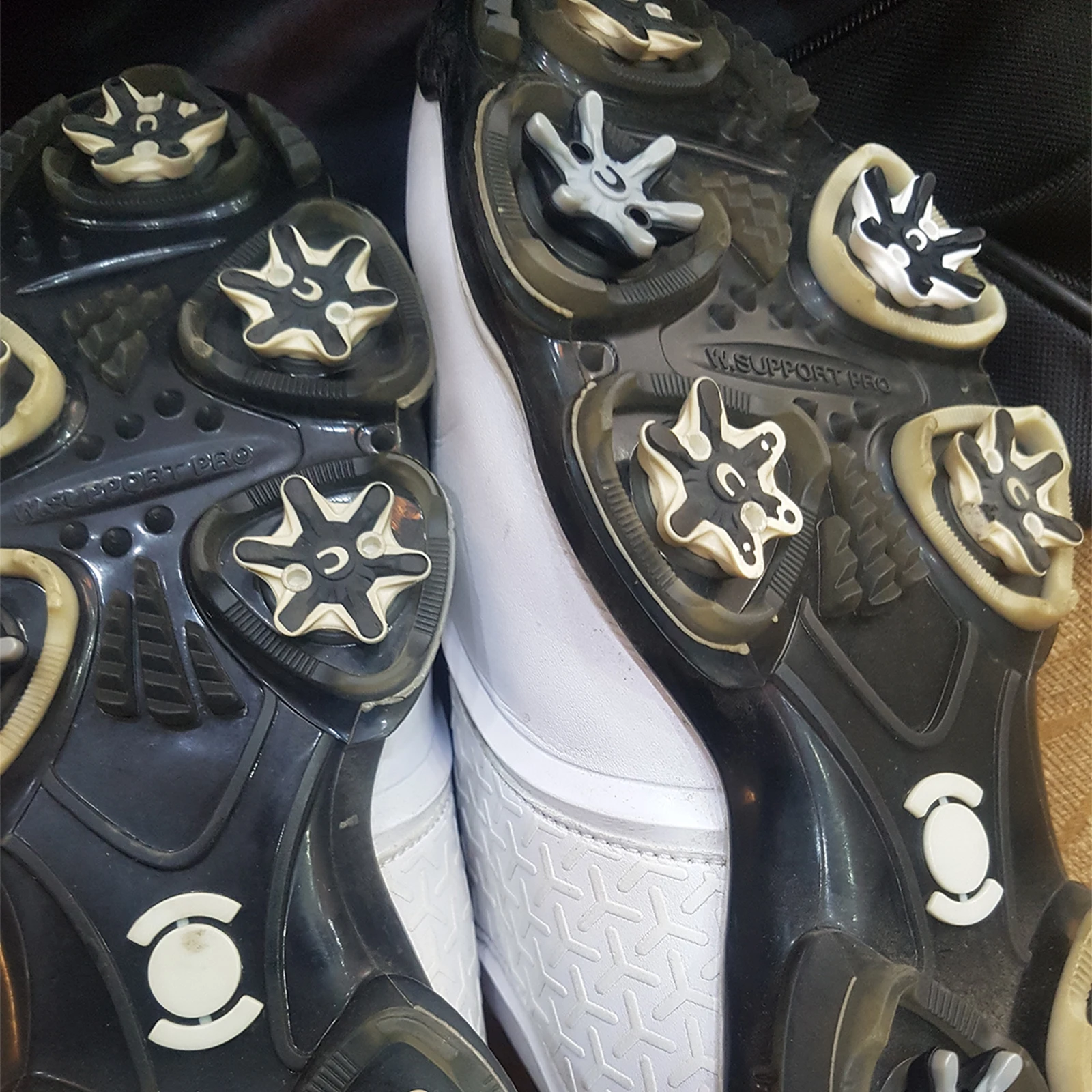 14 Stück Golfschuhbolzen mit Schraubenschlüssel zum schnellen Austausch. Kurze Nieten sind einfach zu installieren und langlebiges Golfzubehör – Detail 9