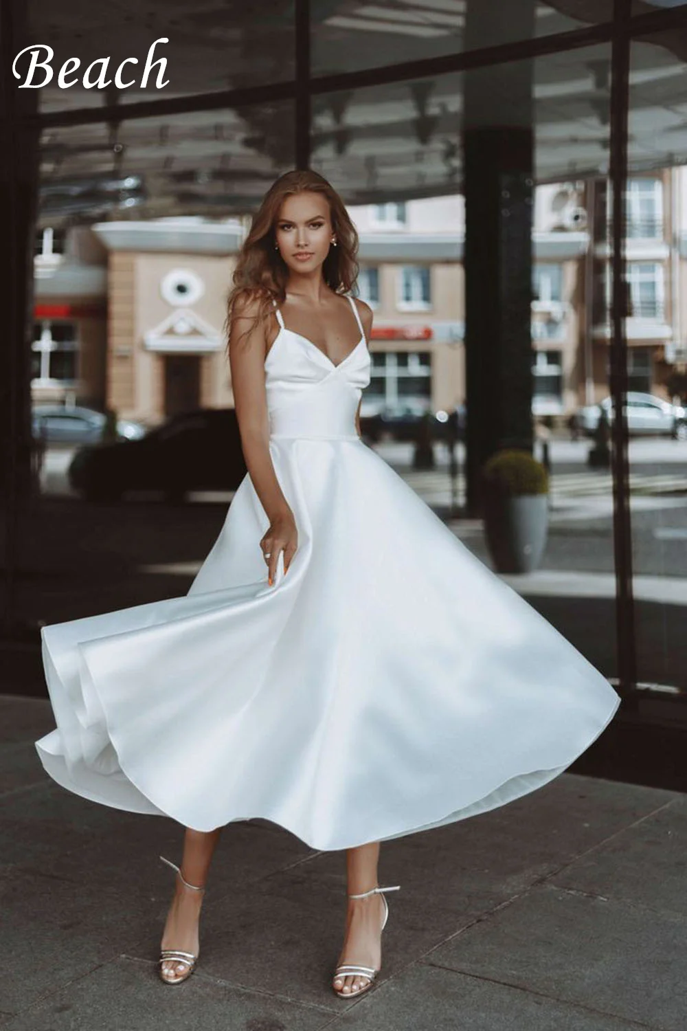 Vestido De novia corto con tirantes finos, traje sencillo con escote en V, apliques De espalda, tren De barrido, Playa