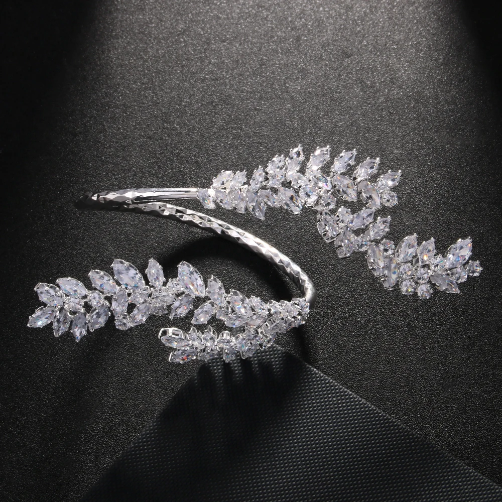 2024 Exquisite Zirconia Leaves Cuff Bracelet Bangle Bridal Hand Jewelry Gorgeous Female Indian Wedding Open Bangle Chain Gift