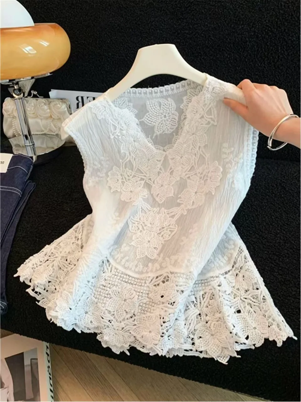 

V-Neck Hollow out Lace Sleeveless Vest plus Size Women's Summer New Style Fat MM Inner Wear High-End Versatile Top Trendy