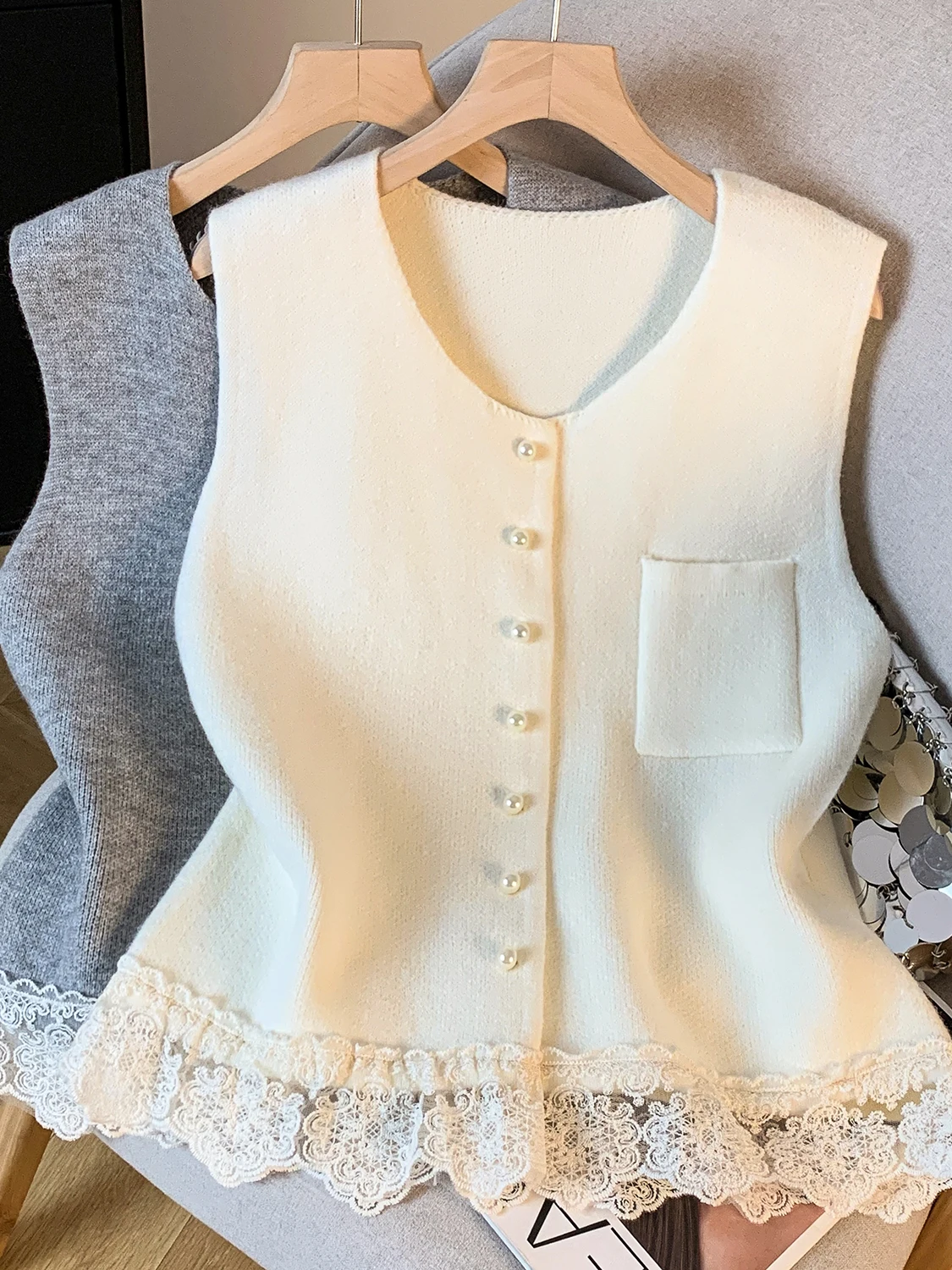 Women's Knitted Lace Patchwork Vest Top Autumn Winter High-End Sensation Layering Pearl Button oulder Pad Vest Faionable ...