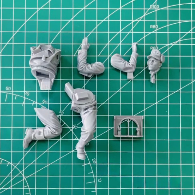 Kit modello di figura in resina pressofusa in scala 1/16 Operatore radio tedesco a mezza traccia smontato e non verniciato