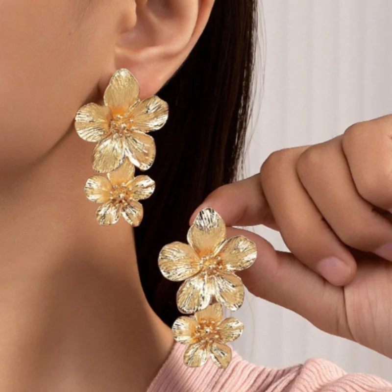 Retro Gold Color Flower Stud Fashion Elegant Exaggerated Alloy Stud Earrings For Women Fashion Jewelry Party Gift Accessories