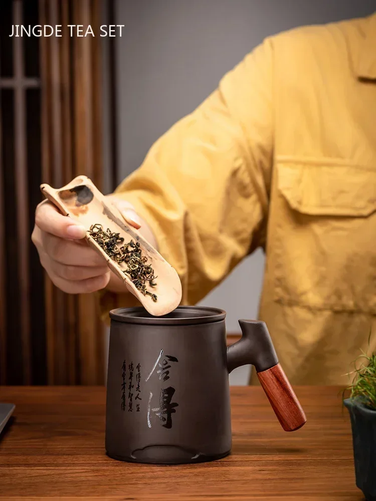 Traditional Chinese Purple Clay Tea Mug with Lid and Strainer Handmade Tea Cup Yixing Zisha Teacup Solid Wood Handle Tea Maker