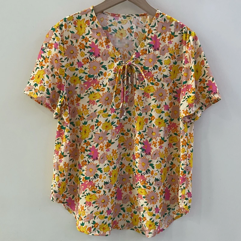 

Женская рубашка, новинка лета 2024, высококачественный удобный желтый топ с v-образным вырезом и короткими рукавами с небольшим цветочным принтом