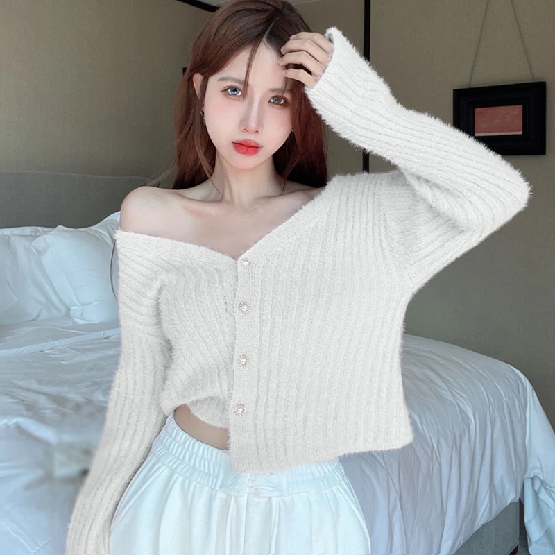 Knitted V-Neck Cardigan For Women Long Sleeves Short Style Sweater Solid Colour Pearl Buckle Plush Top Comfortable Autumn Winter