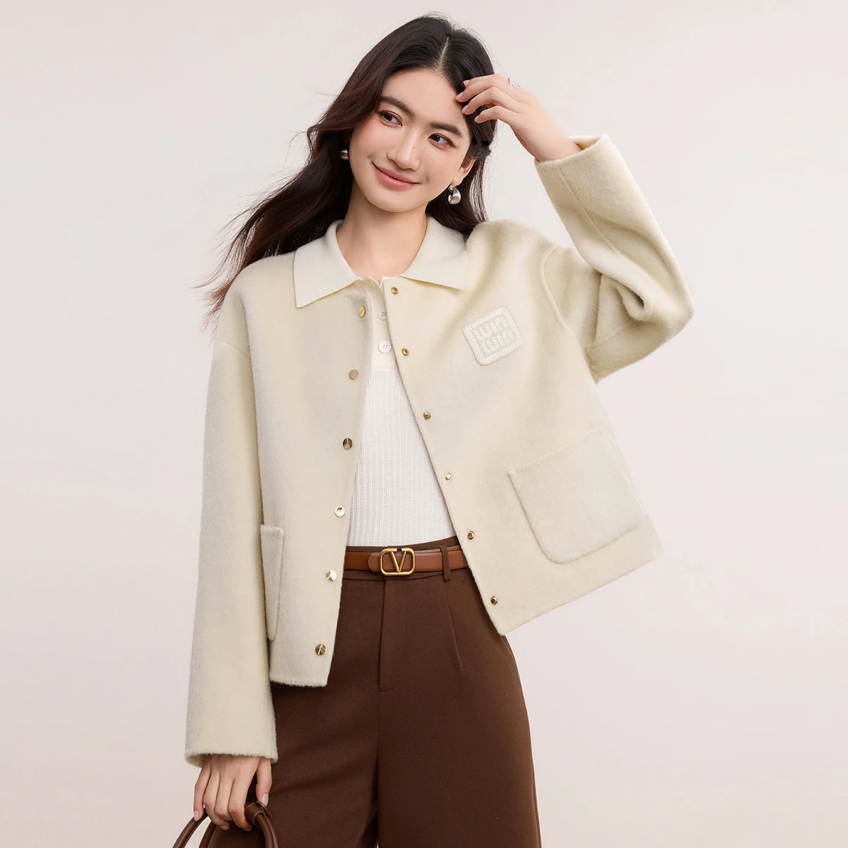 

SENTUBILA женская куртка из 100% шерсти, женское двустороннее твидовое пальто, зима 2025 года, женские куртки с карманами и буквенными аппликациями W54OF8761