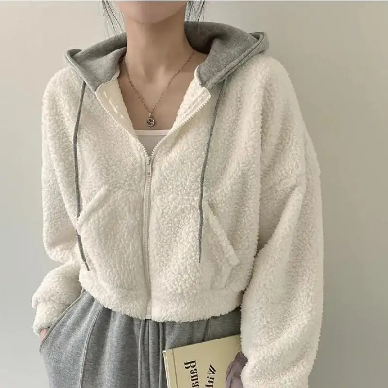 

Куртка женская осенне-зимняя короткая свободная с капюшоном