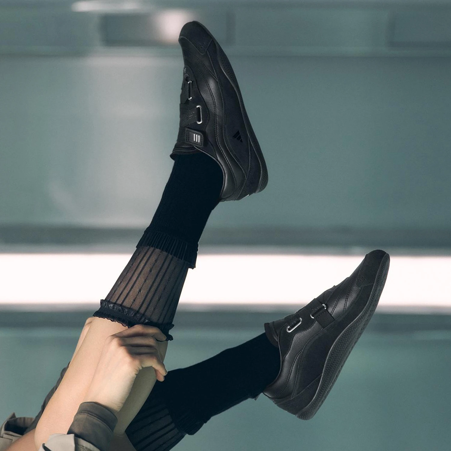 

Оригинальные женские классические повседневные туфли Adidas в балетном стиле на тонкой подошве JQ9388