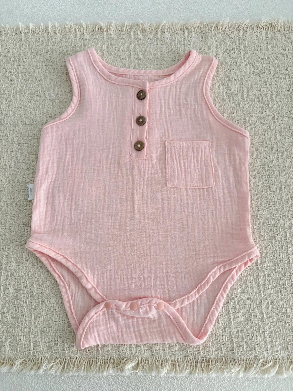 Sommer-Einteiler für Babys 0-3 Jahre, Neugeborenen-Baumwollgaze-Body, Ärmelloser Strampler mit Knopfdesign für Mädchen und Jungen, Atmungsaktiv – Detail 12