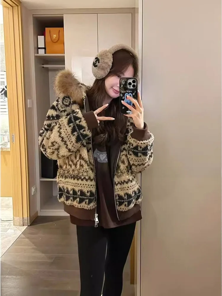 

Новая осенне-зимняя женская теплая верхняя одежда: куртка с меховым воротником, ретро-стиль, на молнии, длинная, свободного кроя, с геометрическим узором...