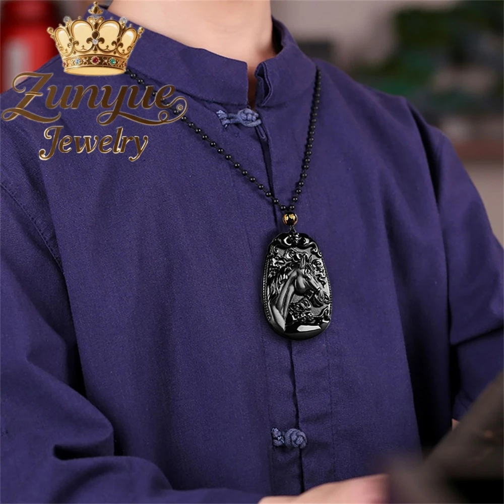 الطبيعية A-الصف الجاديت الأسود اليشم الأكثر مبيعا الحصان الحصول على قلادة غنية نوع الجليد الحرف اليدوية جودة غرامة مجوهرات هدية لصديق